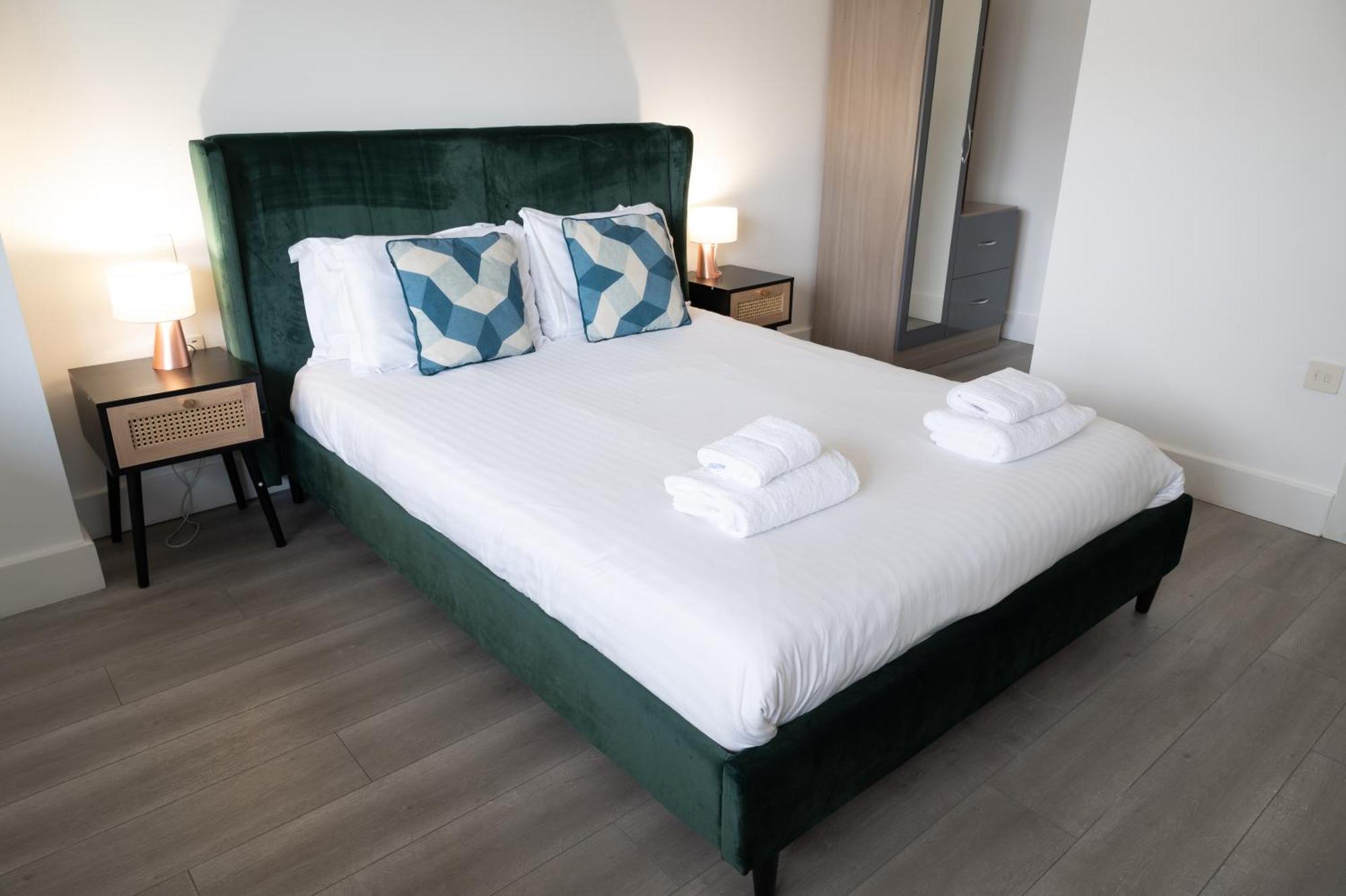 Charles Hope London Brentford Apartment Bagian luar foto